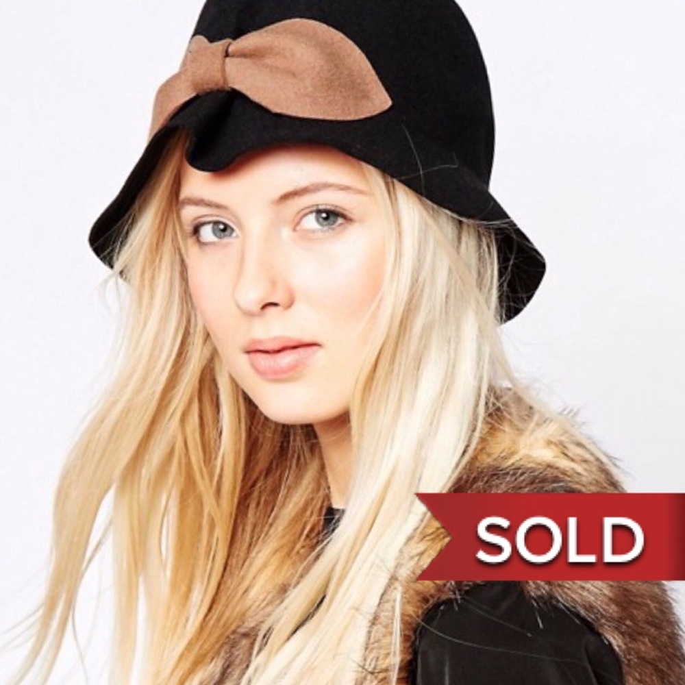 SOLD Retro Wool Black Brown Bow Bell Cloche Hat UO